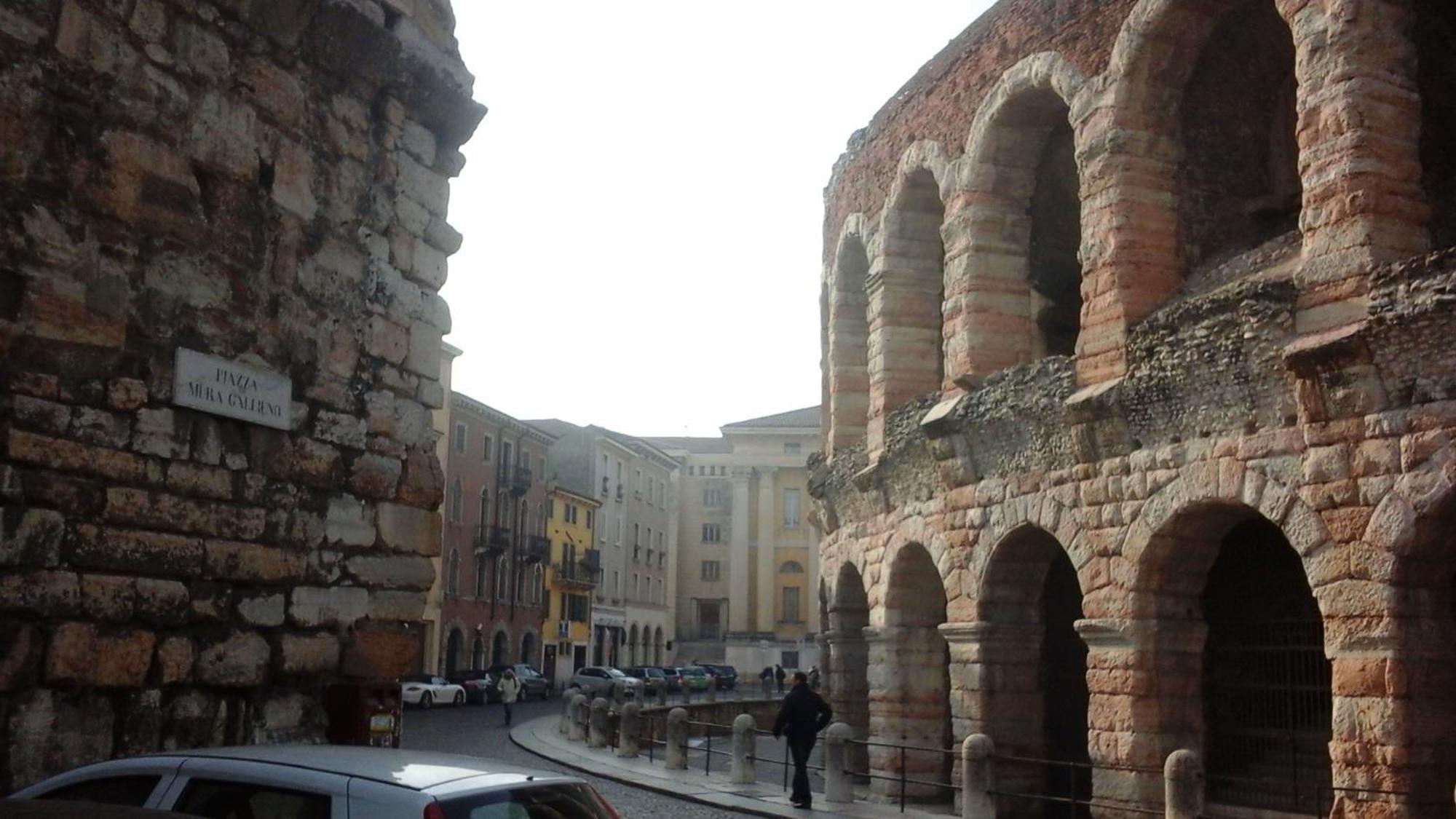 Arena Luxury Rooms Verona Esterno foto