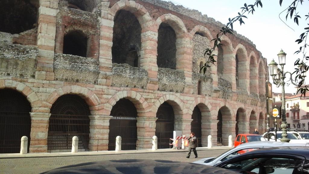 Arena Luxury Rooms Verona Esterno foto