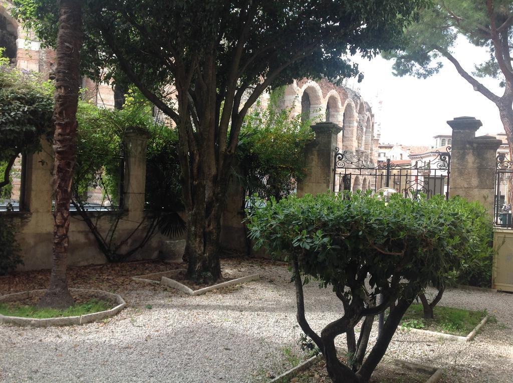Arena Luxury Rooms Verona Esterno foto